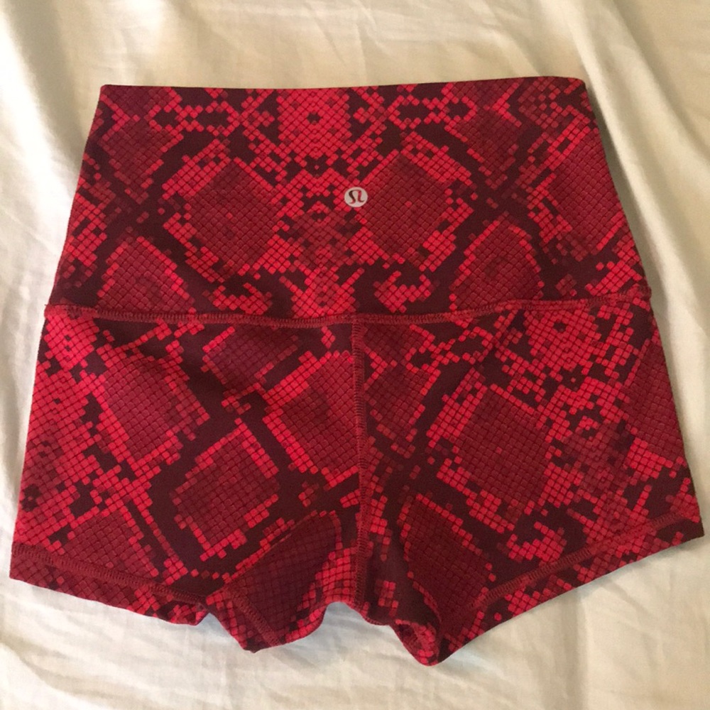 Lululemon Boogie shorts size 4